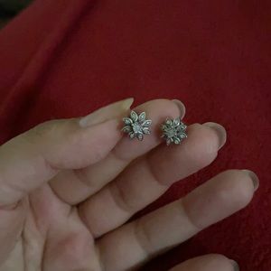 Flower earrings